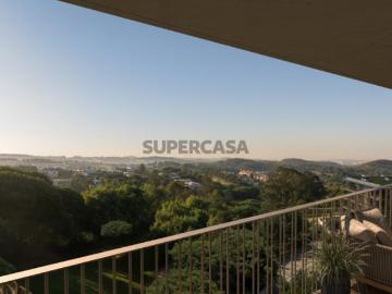 Apartamento T3 com terraço no Belas Clube de Campo