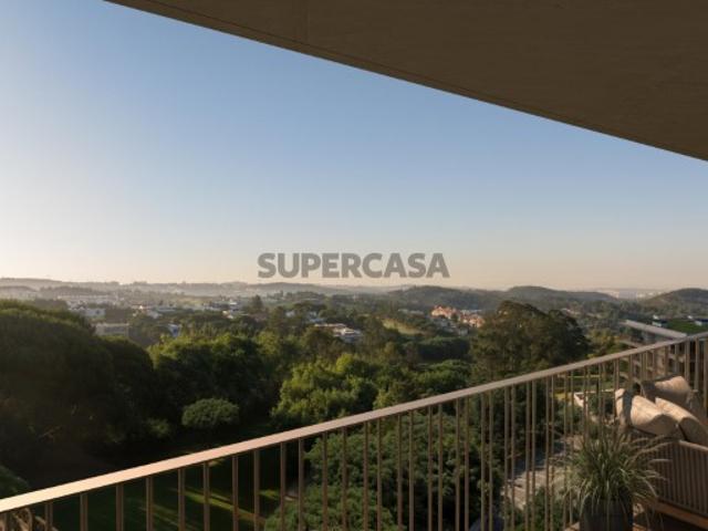 Apartamento T3 com terraço no Belas Clube de Campo