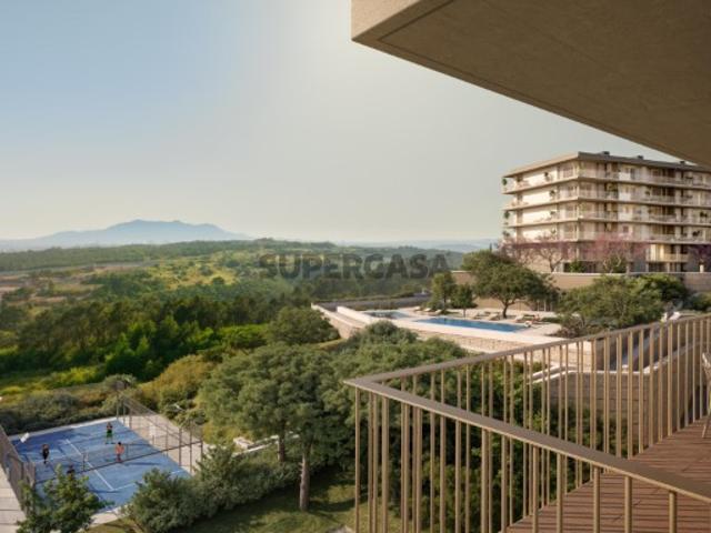 Apartamento T3 com terraço no Belas Clube de Campo