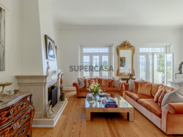 Apartamento T3, com terraço, no Monte Estoril, Cascais