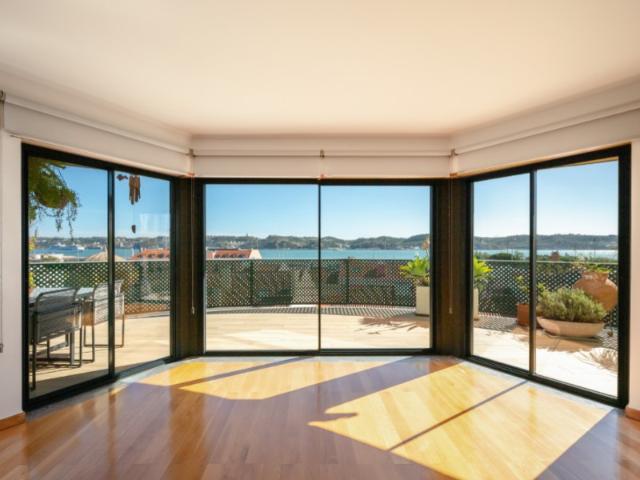 Apartamento T3 com Terraço Panorâmico, vista rio e estacionamento, em Belém