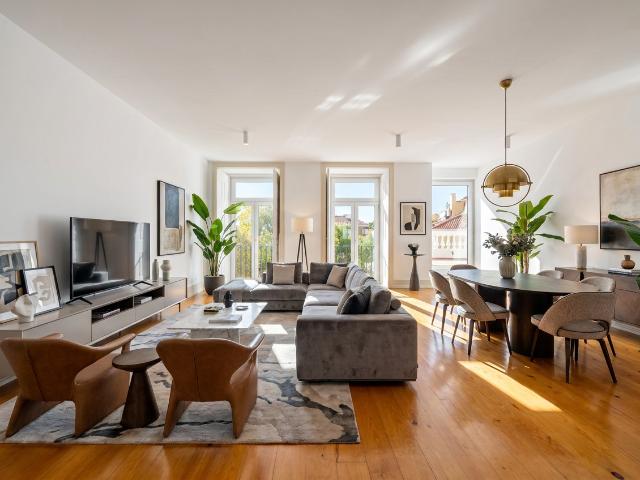 Apartamento T3 com terraço para arrendar em Santos, Lisboa