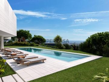 Apartamento T3 com terraço, piscina privada e estacionamento em Cascais