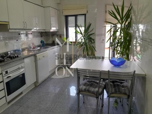 Apartamento T3 com Terraço Privativo e Garagem no Centro da Guarda