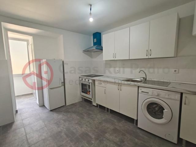 Apartamento T3 com terraço remodelado no centro de Lisboa