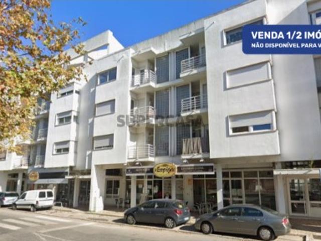 1/2 parte de Apartamento T3 com uma área de 149 m², situado na Bobadela, em Loures