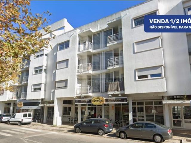 1/2 parte de Apartamento T3 com uma área de 149 m², situado na Bobadela, em Loures