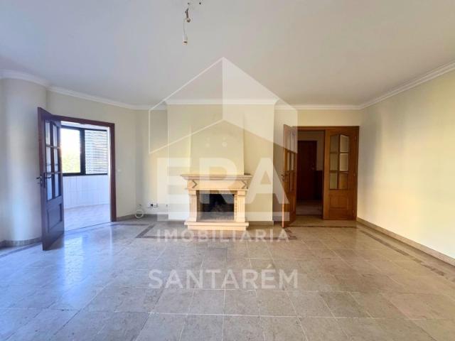 Apartamento T3 com varanda