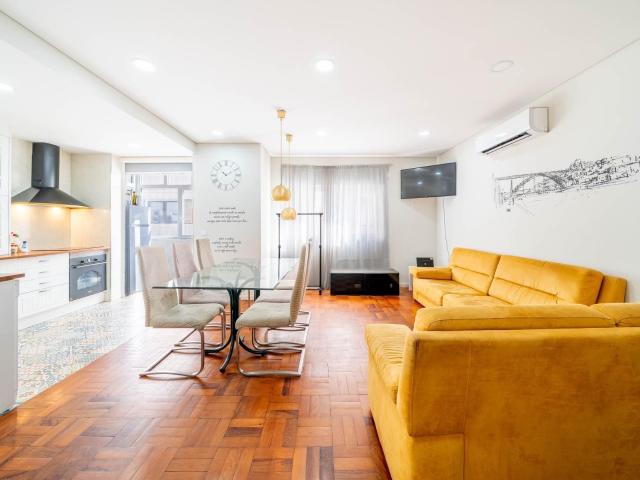Apartamento T3 com varanda 81m² Mafamude