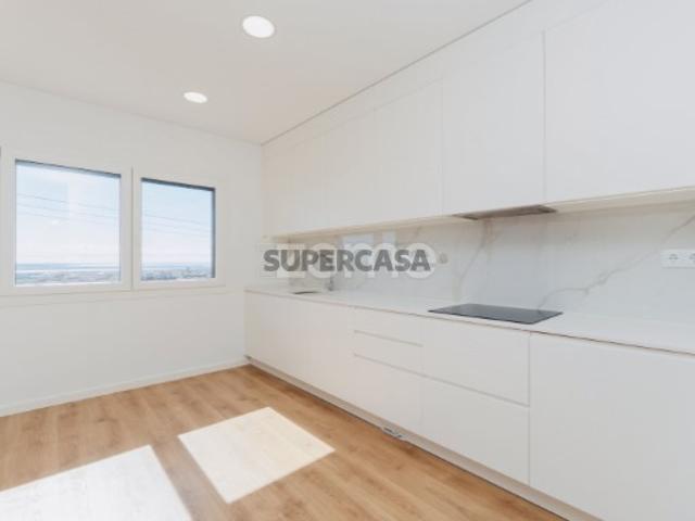 Apartamento T3 com Varanda| Vista Rio| Estacionamento Alverca