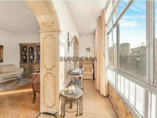 Apartamento T3 com varanda Alvalade