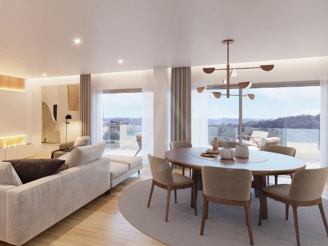 Apartamento T3 com Varanda de 17,28 m2 e 2 lugares em Campol. 124m² Campolide
