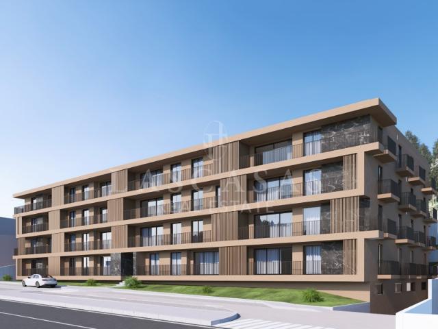 Apartamento T3 com varanda de 17m2
