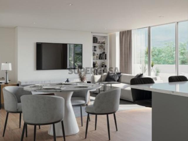 Apartamento T3 com Varanda de 28,9m², no Porto
