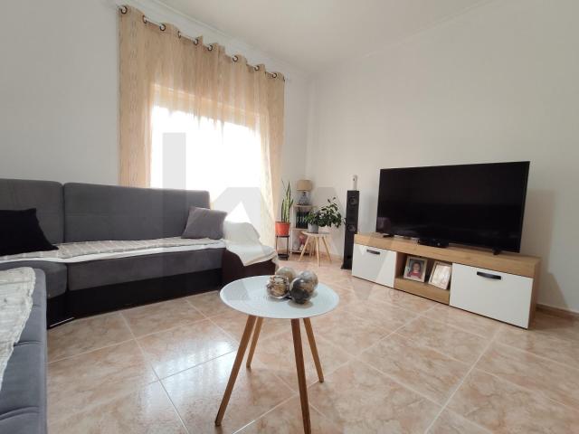 Apartamento T3 com varanda e arrecadação, na Moita, Setúbal