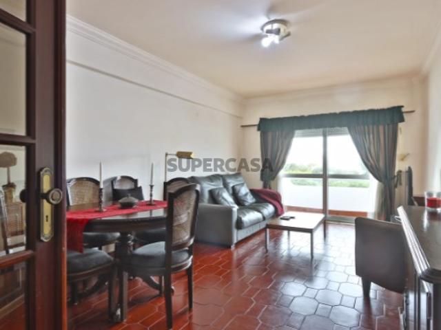 Apartamento T3 com vista mar em Cascais, com box