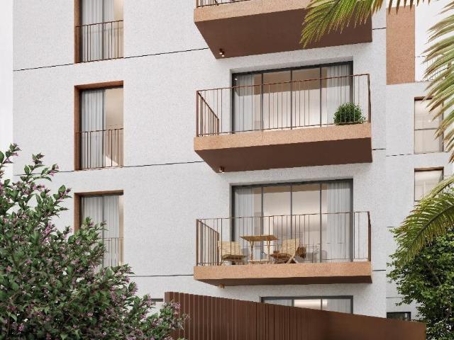 Apartamento T3 com varanda e dois estacionamentos — Alma Res. 160m² Machico