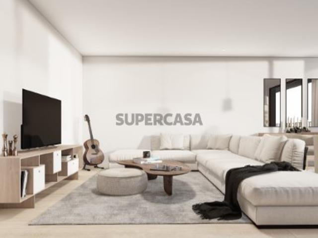 Apartamento T3 com varanda e dois lugares de garagem