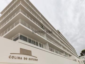 Apartamento T3, com varanda e estacionamento, na Baía do Seixal