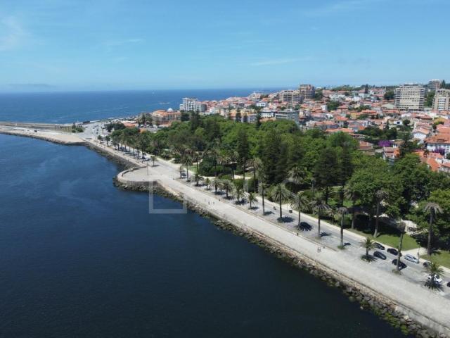 Apartamento T3 com varanda e estacionamento na Quinta da Moreira