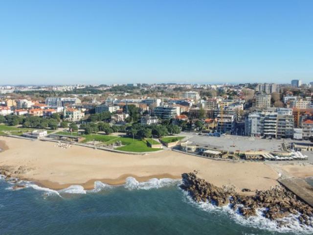 Apartamento T3 com varanda e estacionamento na Quinta da Moreira