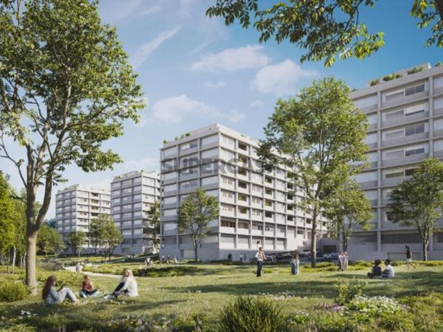 Apartamento T3 com varanda e estacionamento na Quinta da Moreira