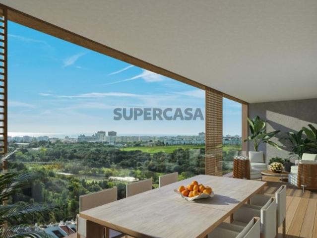 Apartamento T3 com varanda e estacionamento em Oeiras