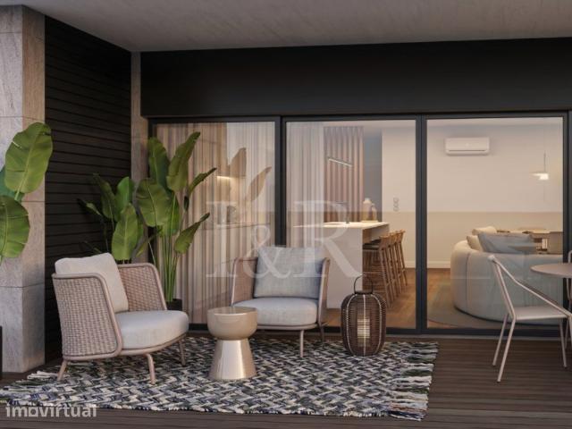 Apartamento T3 com varanda e estacionamento em Caxias