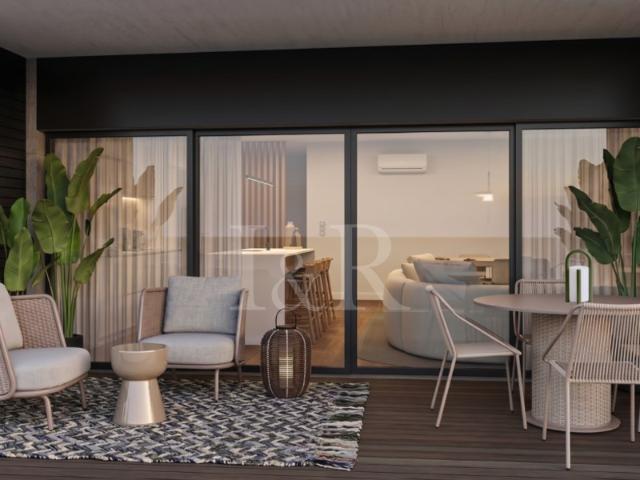 Apartamento T3 com varanda e estacionamento em Caxias