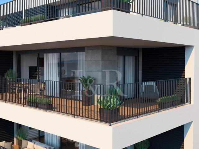 Apartamento T3 com varanda e estacionamento em Caxias