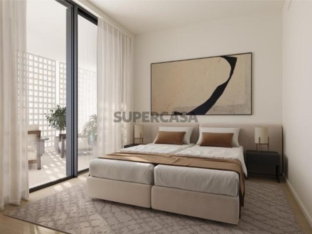 Apartamento T3 com varanda e estacionamento em Vilamoura