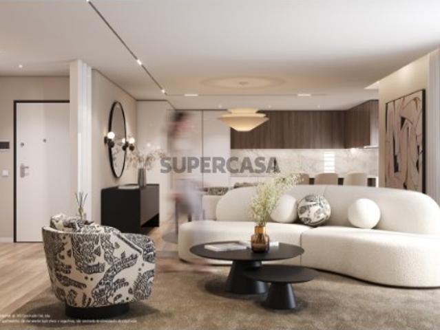 Apartamento T3, com varanda e parqueamento Feijó