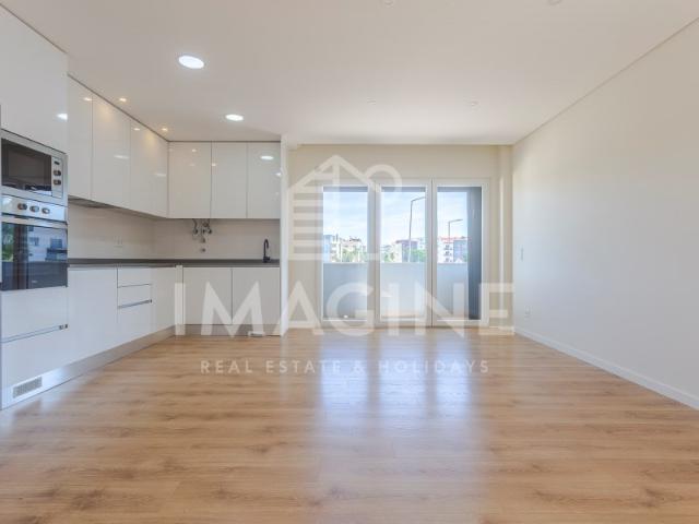 Apartamento T3 com varanda e parqueamento na Quinta da Amizade, Setúbal