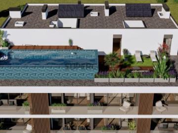 Apartamento T3, com varanda e parqueamento para duas viaturas, situado em condomínio fechado, na zona de Loures. O seu novo lar, no coração de Loures, espera por si!