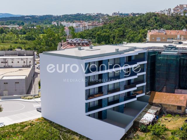 Apartamento T3 com Varanda e Terraço