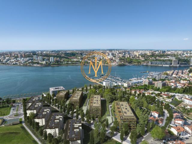 Apartamento T3 com varanda e Vista sob o rio Douro