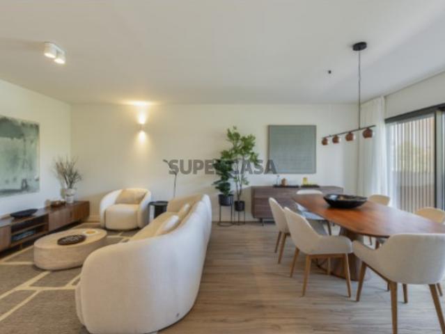Apartamento T3 com varanda, em Telheiras, Lisboa