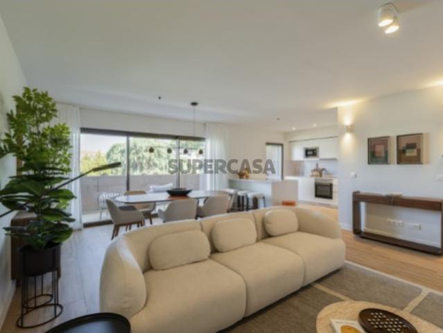 Apartamento T3 com varanda, em Telheiras, Lisboa