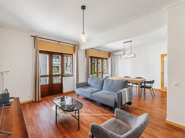 Apartamento T3 com Varanda em Toda a Fachada, Avenidas Novas