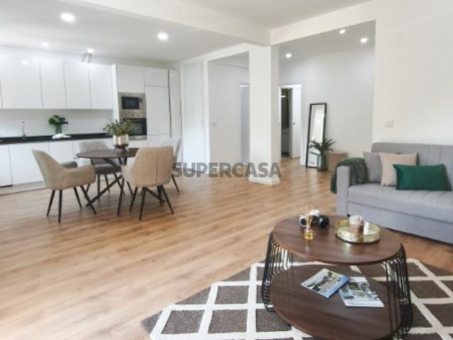 Apartamento T3 com varanda em Benfica