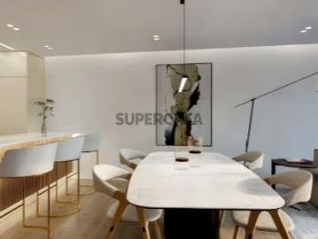 Apartamento T3 com Varanda em Construção em Loures