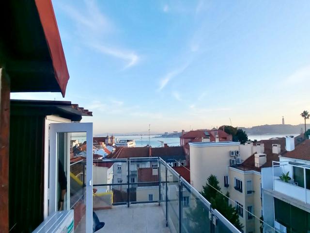 Apartamento T3 com varanda em Estrela, Lisboa