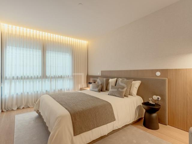 Apartamento T3 com varanda em novo empreendimento em Caxias