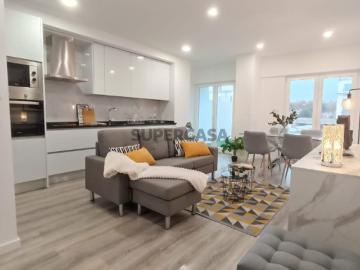 Apartamento T3 com varanda em remodelação total Benfica