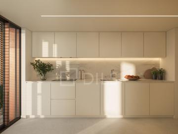 Apartamento T3 com varanda em Santo António dos Cavaleiros