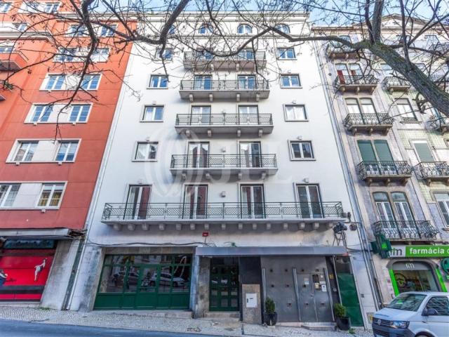 Apartamento T3 com varanda, em Santo António, Lisboa