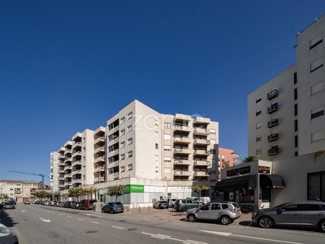Apartamento T3 com varanda, estacionamento e armazenamento em S. Victor – Braga!