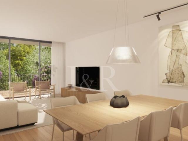 Apartamento T3 com varanda e estacionamento na Estrela, Lisboa