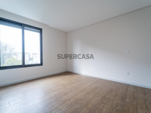 Apartamento T3 com varanda na Boavista, Porto