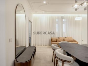Apartamento T3 com varanda, nas Avenidas Novas, Lisboa